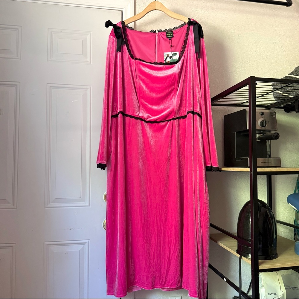 NWT LA’SHAUNAE x TUNNEL VISION‎ pink velvet velour 90’s  long sleeve midi dress